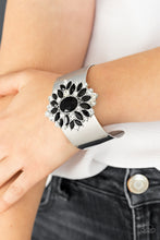 Load image into Gallery viewer, Paparazzi Bracelets The Fashionmonger - Black
