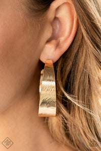 Hoop Earring: "Curve Crushin’" (P5HO-GDXX-214EM) Fashion Fix