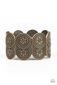 Paparazzi Bracelets Flirtatious Florals - Brass