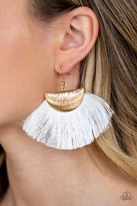 Paparazzi Earrings Fox Trap White